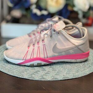 WR1 NIKE Free TR 6 Shoes